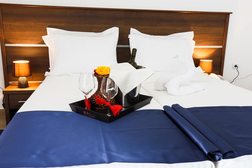 Hotel Akapulco Sutomore Bilik gambar