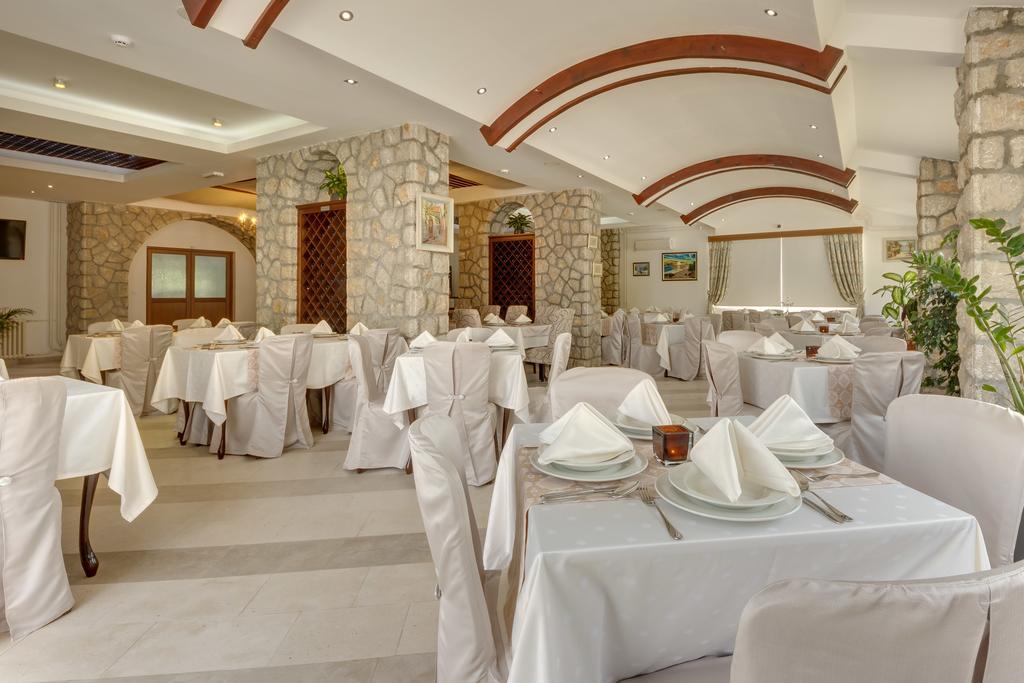 Hotel Akapulco Sutomore Luaran gambar